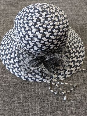 Women’s Black & White Straw Sun Hat with Decorative Bow On The Back